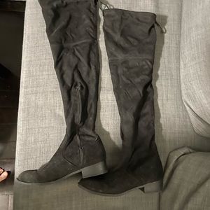 Black Knee high boots. Size 7.
